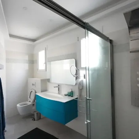 Centre With Air Conditionner شقة