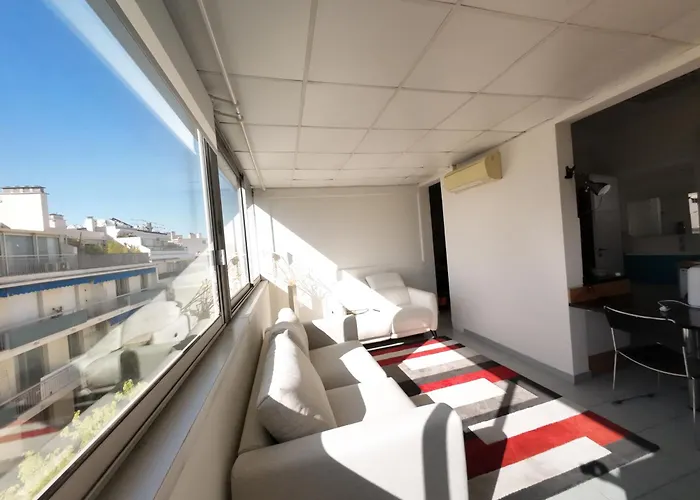 Centre With Air Conditionner * Antibes